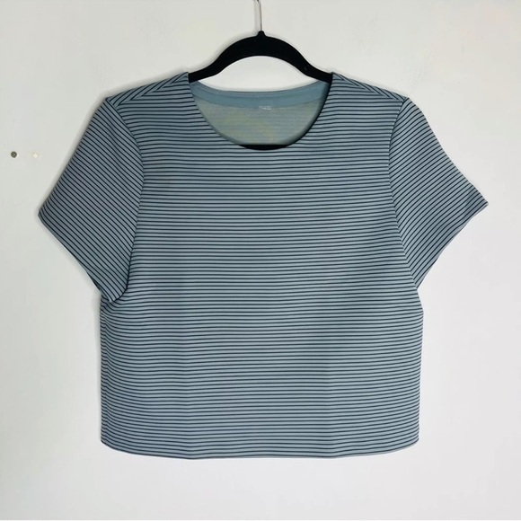 Lululemon Shaped Short SleeveSterling! EUC - Picture 3 of 4